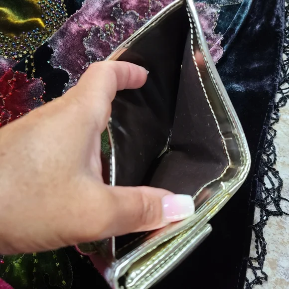 EUC Gucci Wallet - Picture 14 of 15